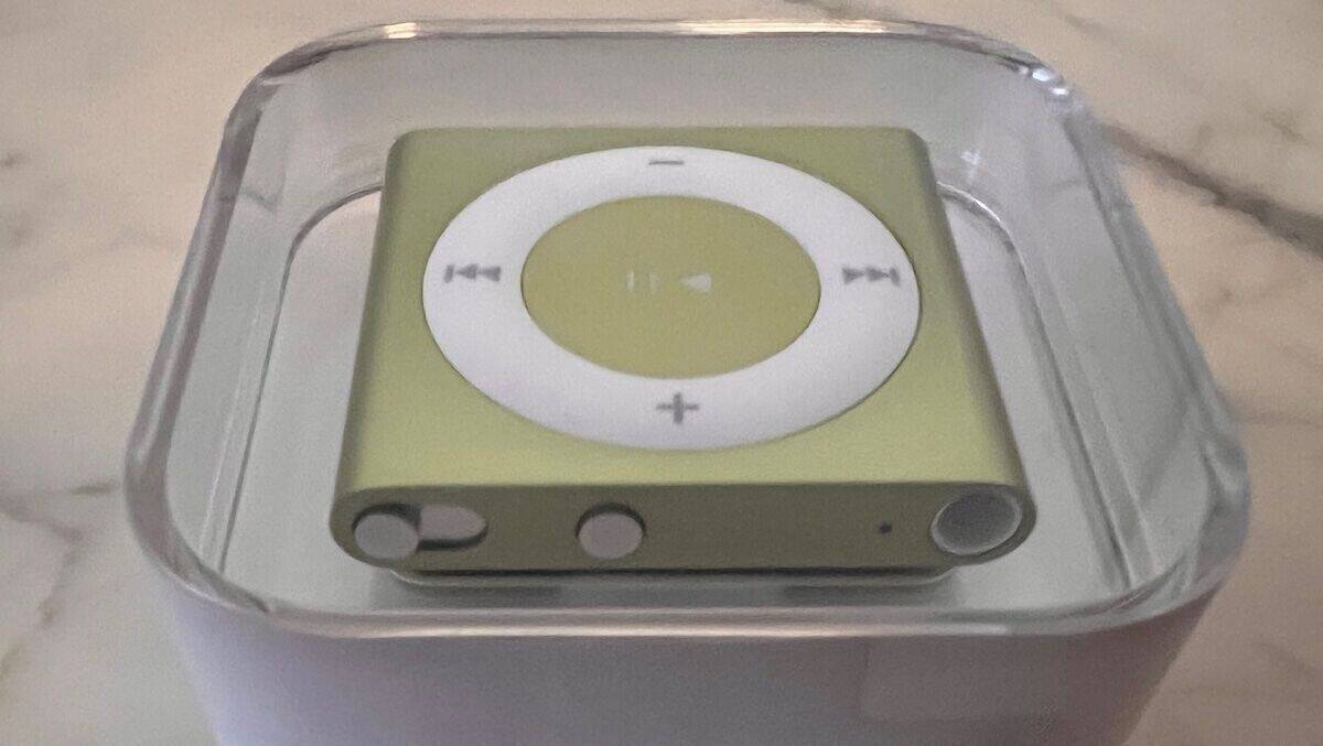 Grüner Star: Der iPod Shuffle, hier noch in der Originalverpackung.
