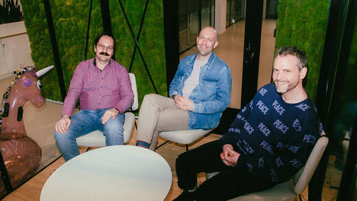 Roland Köster von der Jom Group, Sebastian Bernbacher von Frosta und Jens Theil von Wynken, Blynken & Nod (v.l.n.r.) arbeiten seit rund vier Jahren zusammen.