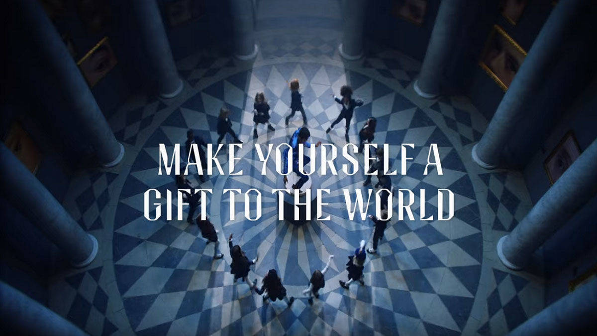 Neue Kampagne von Equinox: "Make Yourself a Gift to the World".