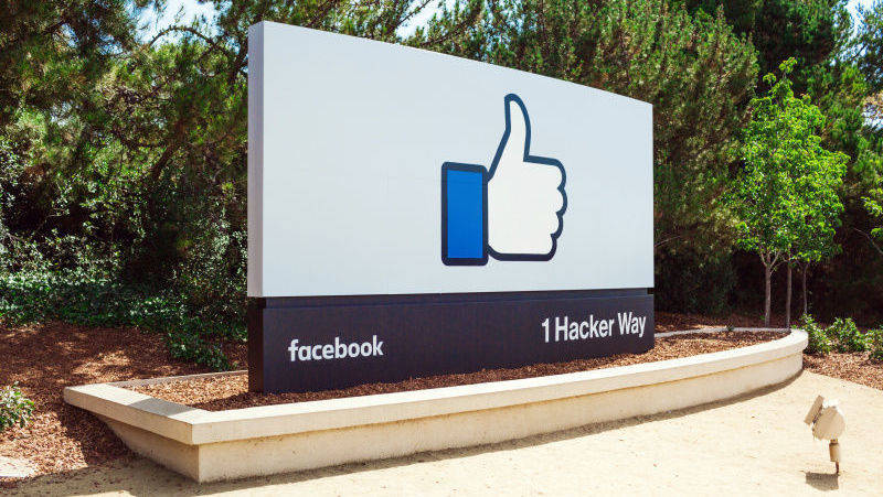 Haupteingang des Facebook Headquarters.