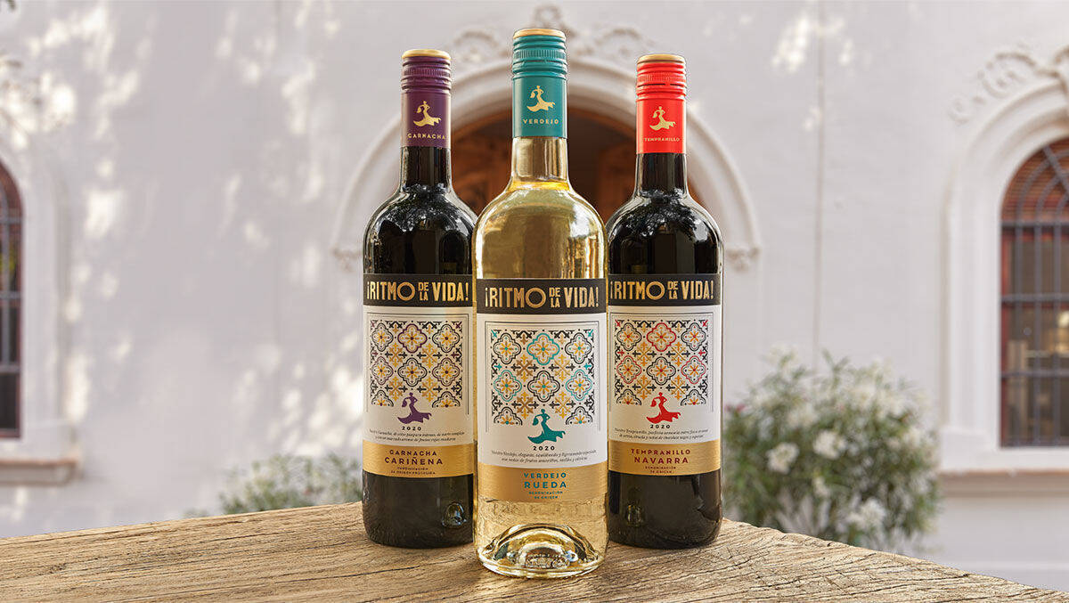 Drei spanische Weine stehen ab sofort unter dem Namen Ritmo de la vida in den Supermarktregalen.