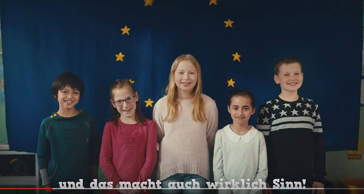 Kinder singen für Europa für die Bahn