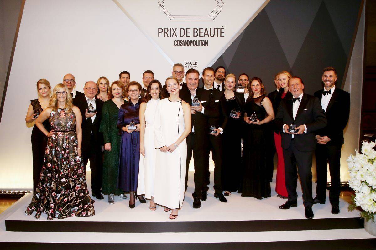 So sehen Sieger aus: Preisträger und Laudatoren beim 27. Prix de Beauté in Wiesbaden.