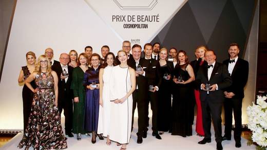 So sehen Sieger aus: Preisträger und Laudatoren beim 27. Prix de Beauté in Wiesbaden.