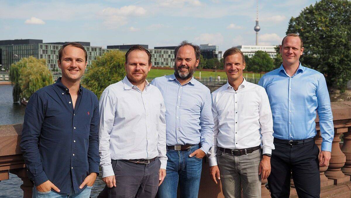 Die Gründerteams beider Unternehmen (v.l.): Manuel Hinz, Dennis Proppe, Björn Goerke, Philippe Take, Markus Wübben.