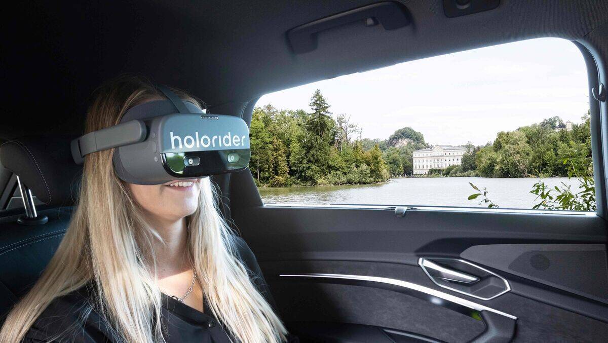 Der Inhalt des Films passt sich an die Bewegung des Autos an. Dadurch soll den Nutzer:innen nicht übel werden – anders als würde man die VR-Animationen in Ruhe zu Hause anschauen.  
