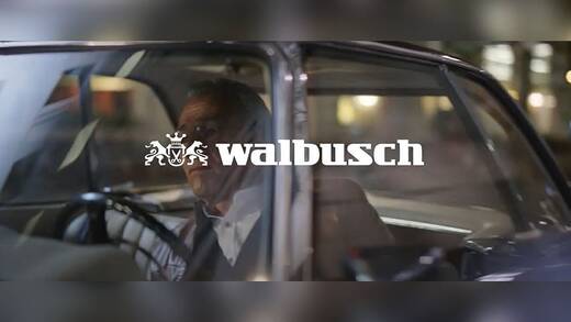 Der Schauspieler Klaus J. Behrendt wirbt in TV-Spots für die Modemarke Walbusch aus Solingen.