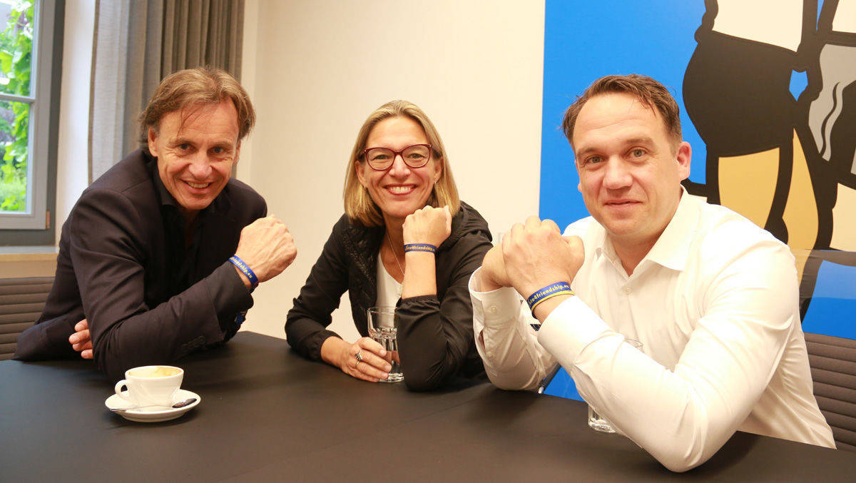 v.l. Serviceplan-Geschäftsführer Ronald Focken, Sonja Stuchtey und Till Hohmann, einer der Kreativchefs bei Serviceplan Campaign.